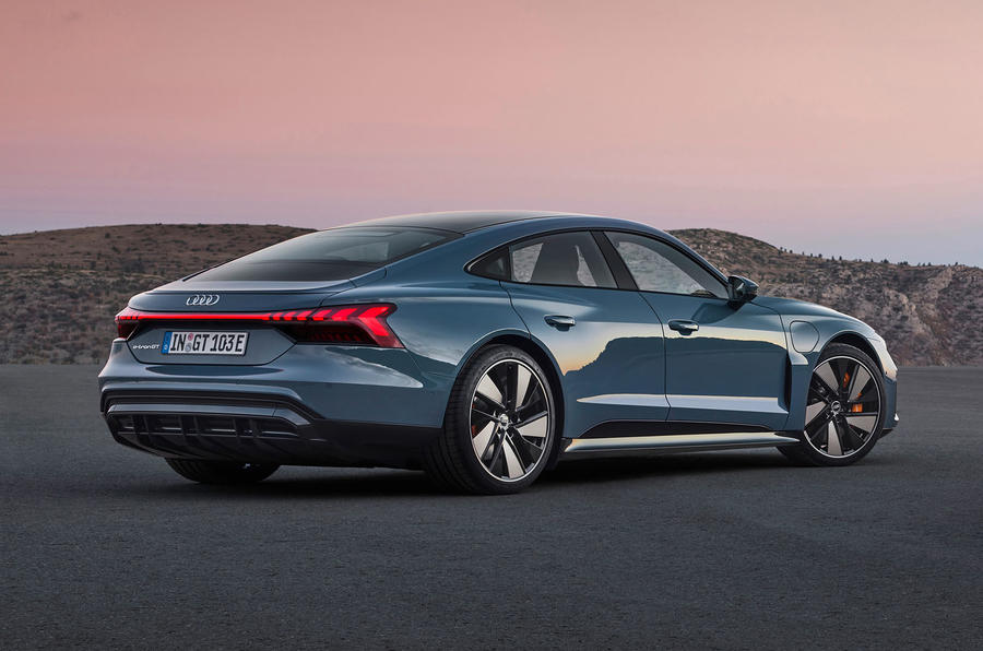 أودي تطلق Audi E-tron GT الكهربائية من طراز Tesla's Model S.