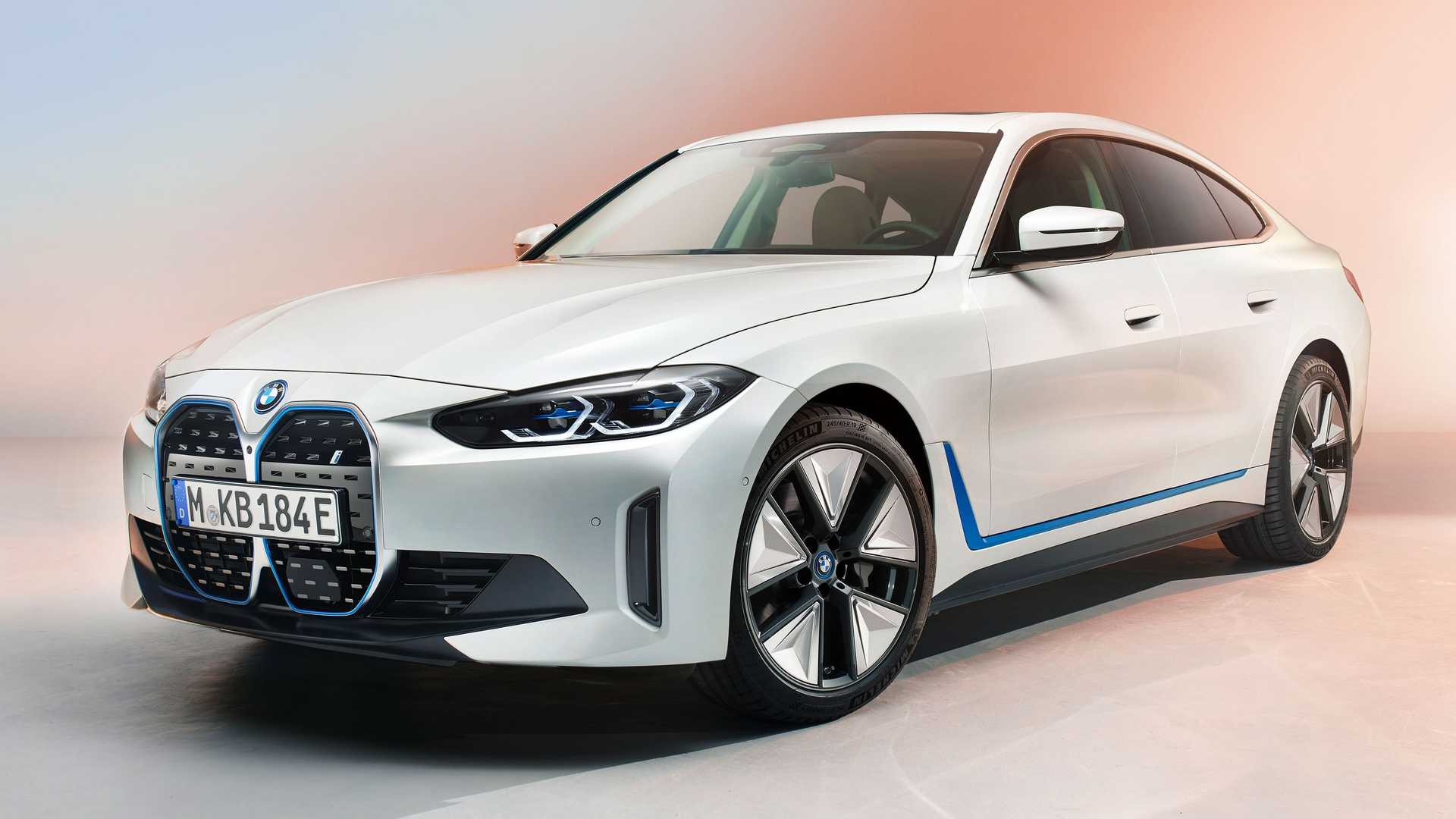 BMW تطلق السيارة 2022 i4 بقوة 523 حصان ومدى 300 ميل