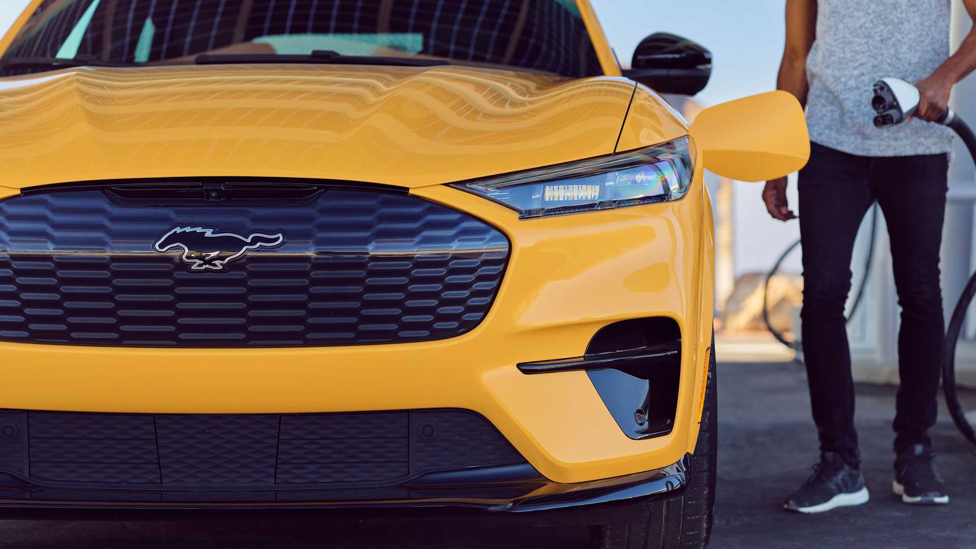 فورد Mustang Mach-E GT البديل الوحيد من السيارة الكهربائية الجديدة