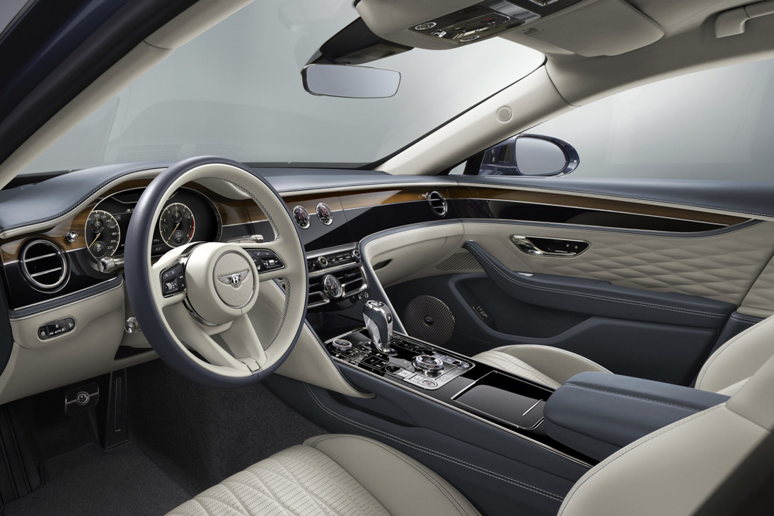 Flying Spur تحصل على لقب آلة الحلم الأفضل