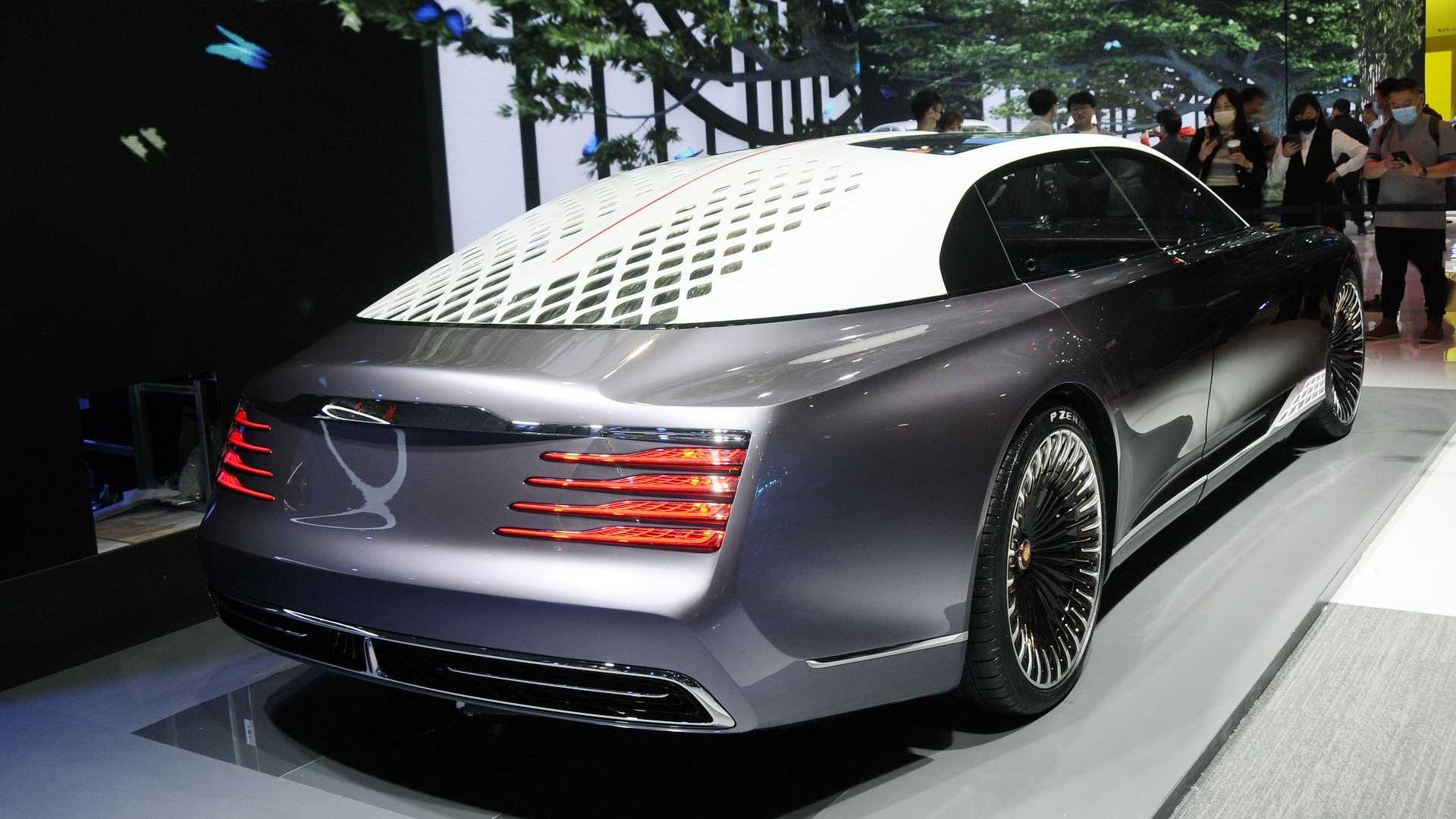 Hongqi L-Concept ظهرت لأول مرة باعتبارها ليموزين بدون عجلة قيادة