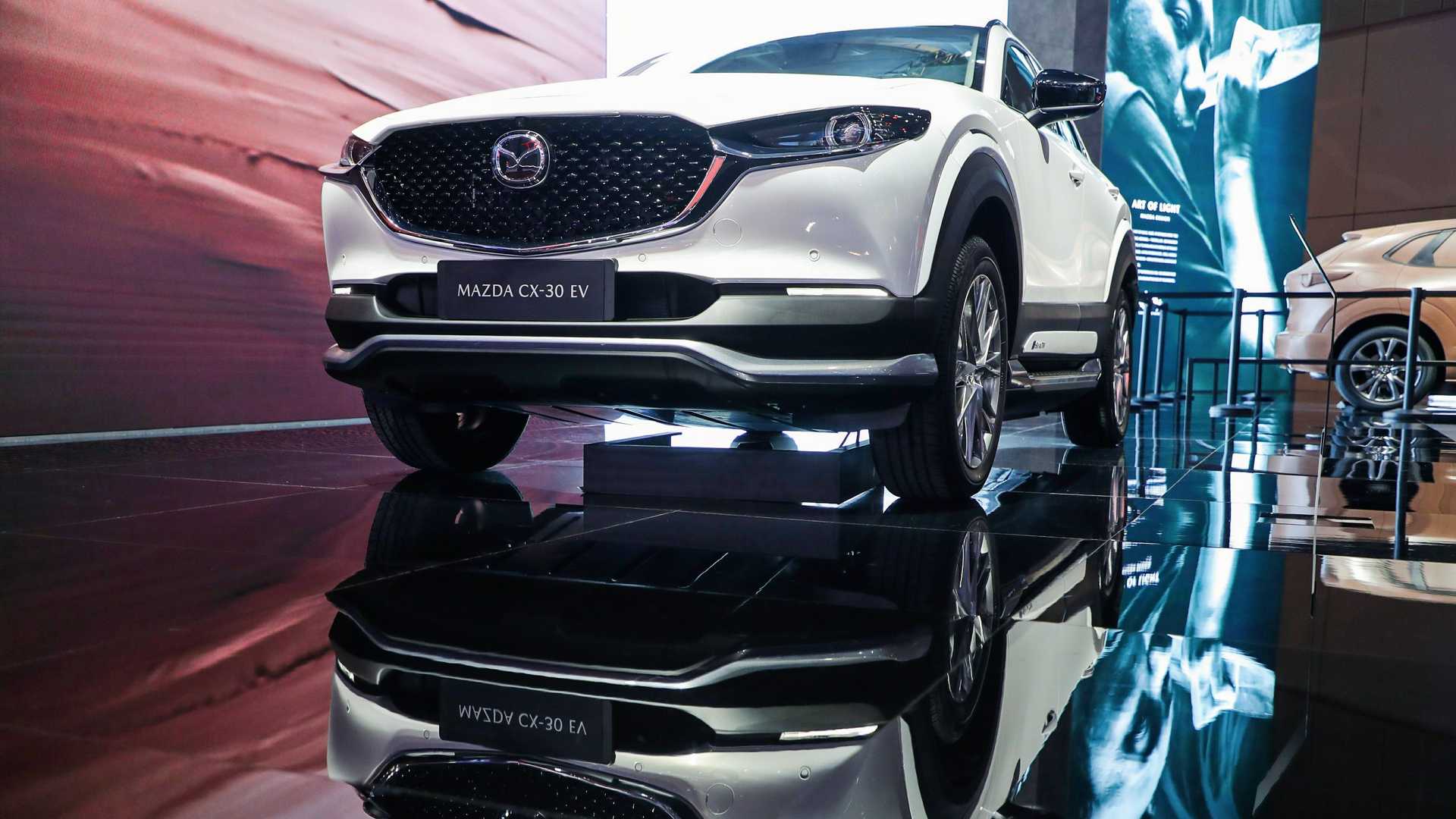 مازدا CX-30 EV كروس أوفر كهربائية تظهر في معرض شنغهاي