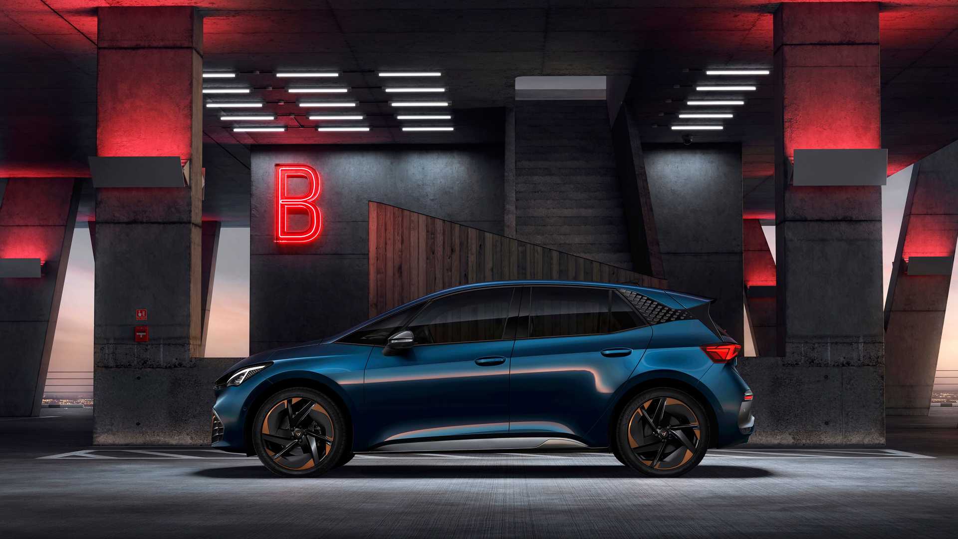 Cupra تكشف عن Born رسميًا بقوة أكبر من VW ID.3