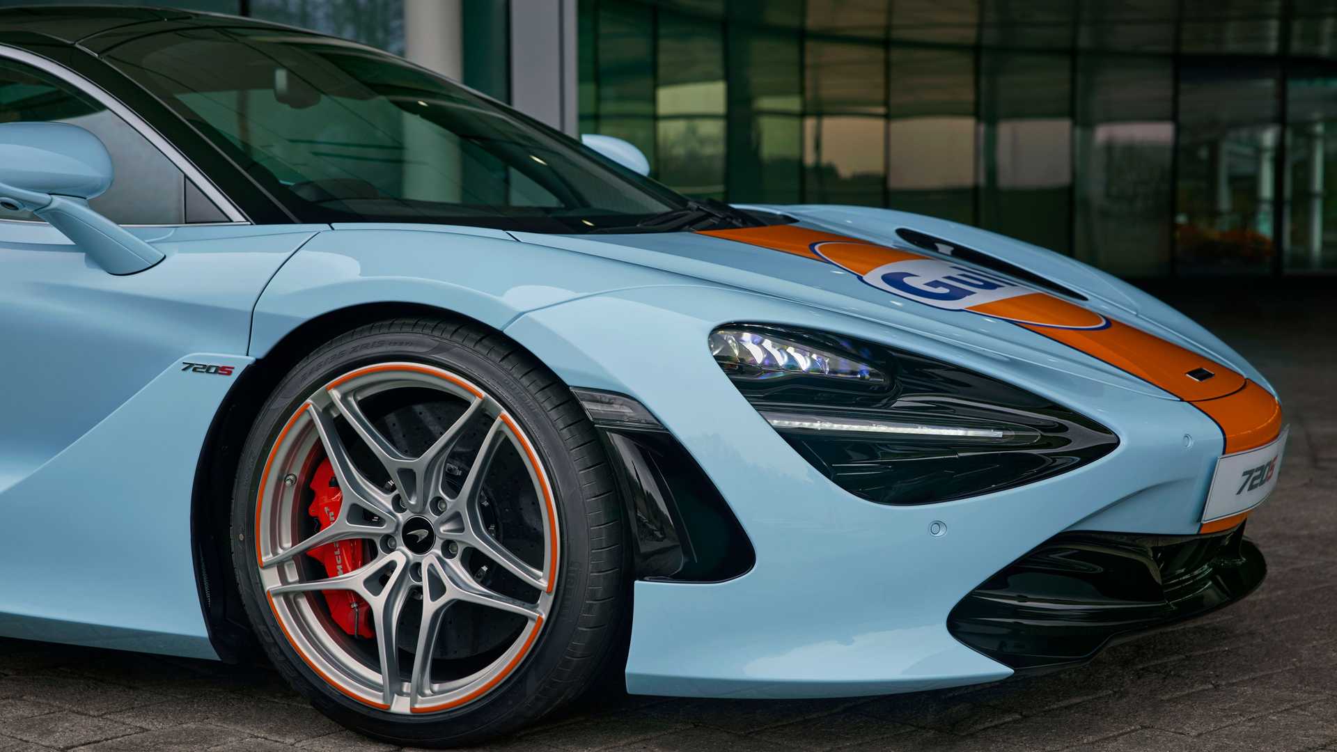 شاهد... ماكلارين 720S بطلاء خليجي مذهل يدوياً خلال 20 يوماً