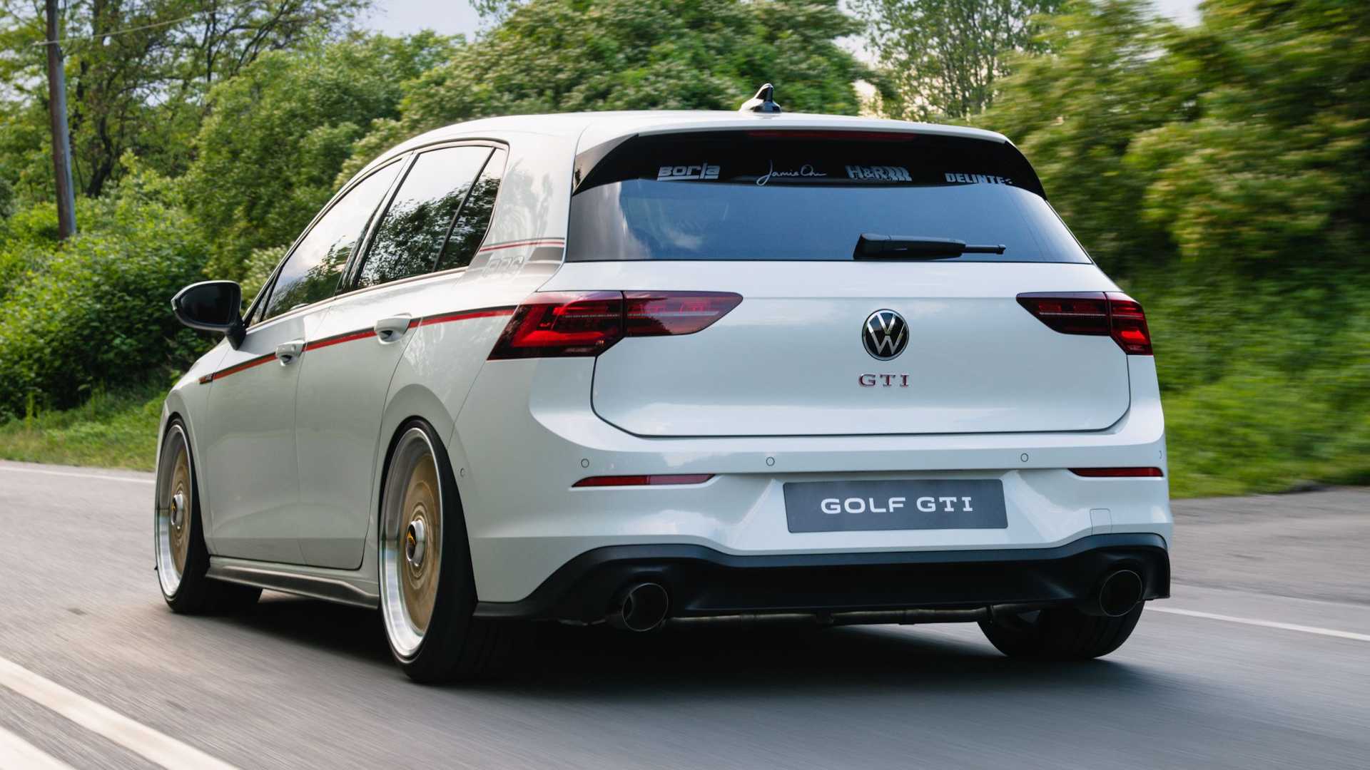 فولكس فاجن GTI BBS مفهوم يمنح للجولف تجديدًا رجعيًا بعجلات ذهبية