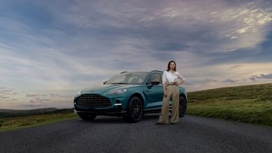 أستون مارتن تطلق حملتها التسويقية للسيارة DBX707 بالتعاون فيليسيتي جونز‎‎