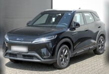 BYD أتو 2 سودا من الأمام بزاوية