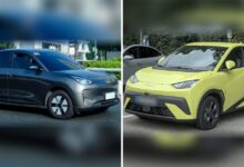 جيلي EX2 رمادي وBYD دولفين سيرف خضرا جنب بعض